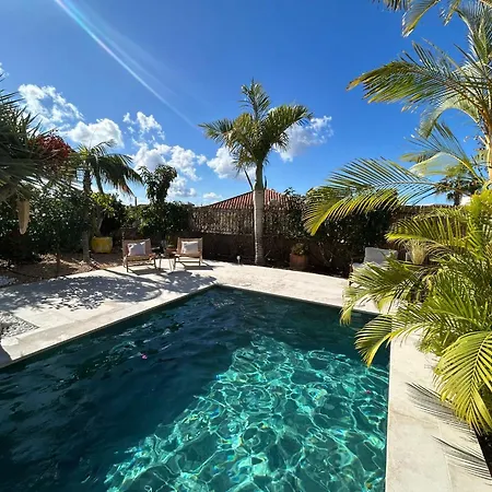 Oasis - Beautiful House With Private Pool بيت للعطل