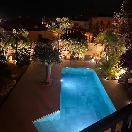 Oasis - Beautiful House With Private Pool بيت للعطل *