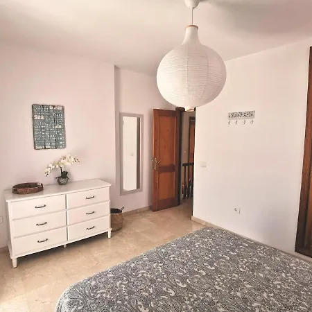 Oasis - Beautiful House With Private Pool بيت للعطل *