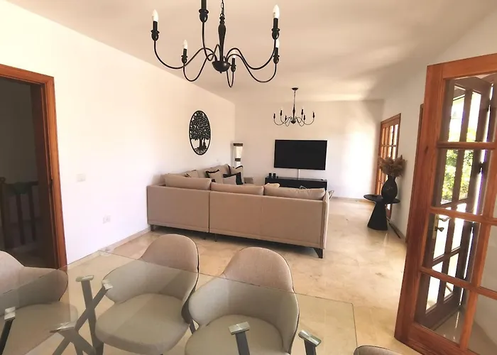 Dom wakacyjny Oasis - Beautiful House With Private Pool