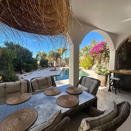 Oasis - Beautiful House With Private Pool