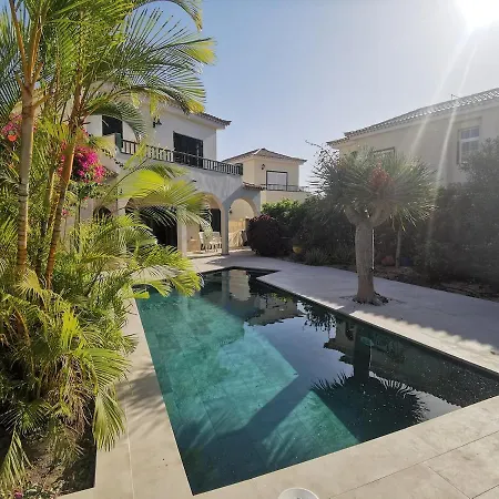 Oasis - Beautiful House With Private Pool 펜션 Chayofa