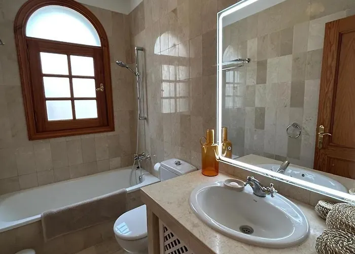 Oasis - Beautiful House With Private Pool