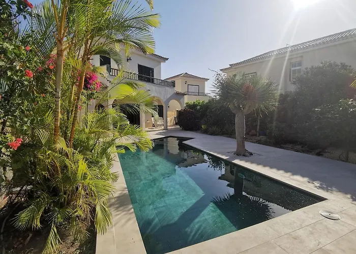 Oasis - Beautiful House With Private Pool 別荘 Chayofa