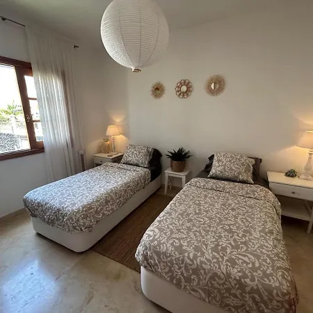 Oasis - Beautiful House With Private Pool Ferienhaus *